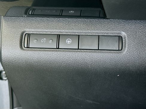 Used 2023 Nissan Pathfinder SV image 17