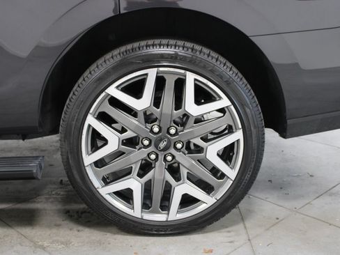 Used 2025 Ford Expedition Platinum w/ Platinum Ultimate Package AWD/4WD image 18