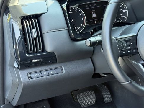 Certified 2025 Nissan Pathfinder SV image 15