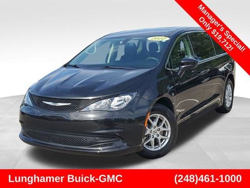 Used 2022 Chrysler Voyager LX FWD image 1