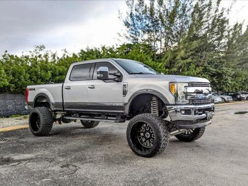 Used 2017 Ford F250 Lariat w/ Chrome Package image 9