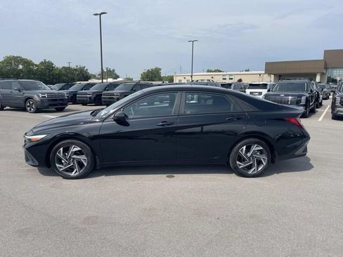 Certified 2025 Hyundai Elantra Sport FWD image 2