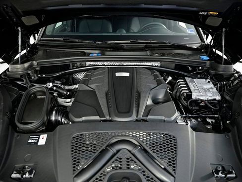 New 2026 Porsche Macan GTS image 34