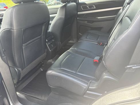 Used 2017 Ford Explorer XLT w/ Equipment Group 202A AWD/4WD image 6