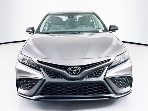 Used 2023 Toyota Camry SE image 2
