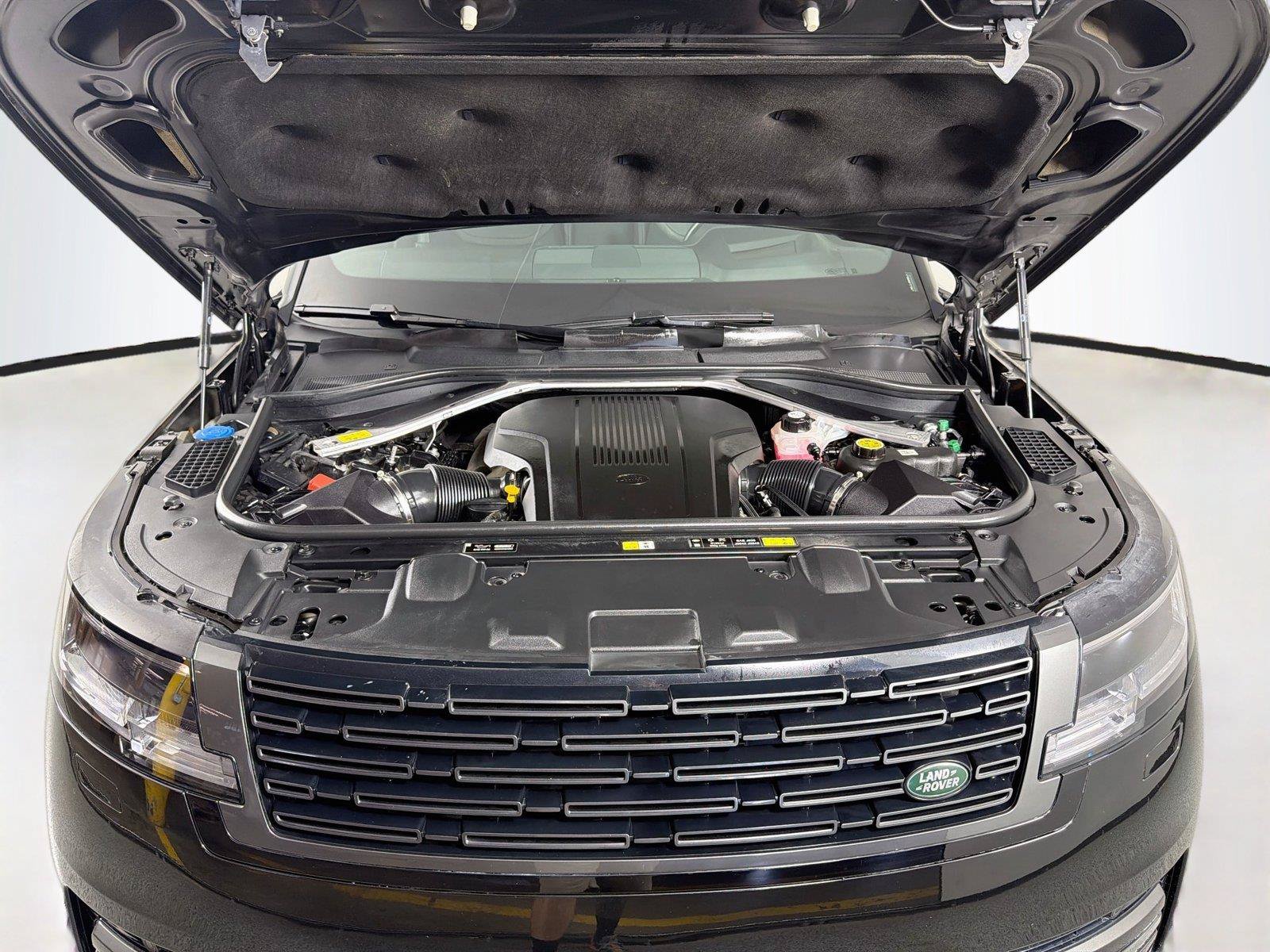 Certified 2024 Land Rover Range Rover SE AWD/4WD image 32