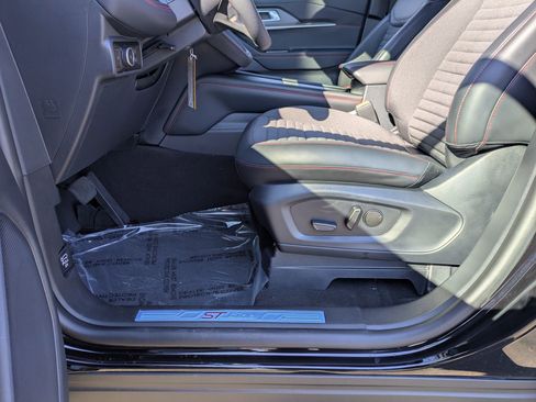 New 2026 Ford Explorer ST-Line w/ ST-Line Street Pack image 12