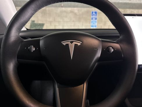 Used 2022 Tesla Model Y Performance AWD/4WD image 24