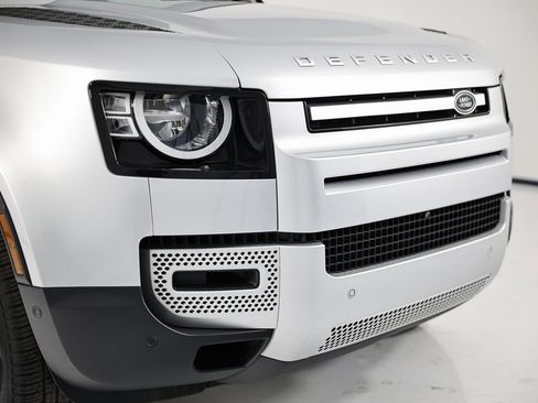 Used 2023 Land Rover Defender 90 S image 14