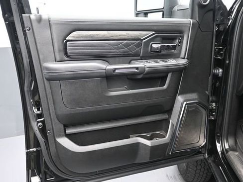 Used 2025 RAM 3500 Limited AWD/4WD image 24