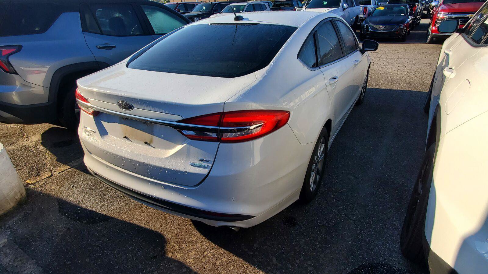 Used 2017 Ford Fusion SE w/ Fusion SE Technology Package FWD image 9