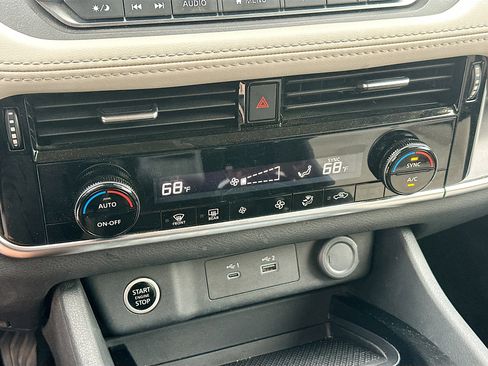 Used 2023 Nissan Rogue SV image 22