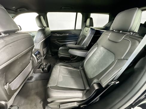 Used 2023 Jeep Grand Cherokee L Laredo image 23