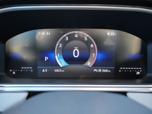 Certified 2025 Volkswagen Taos SE image 22