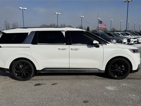 Used 2024 Kia Carnival SX Prestige image 11