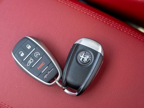 New 2025 Alfa Romeo Giulia w/ Veloce Package Rwd image 31