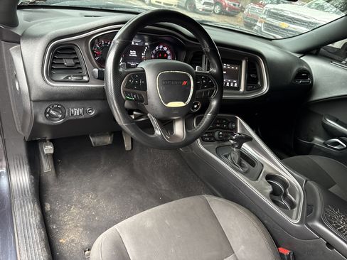 Used 2019 Dodge Challenger R/T w/ Driver Convenience Group image 11