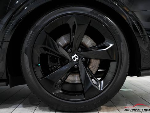 Used 2018 Bentley Bentayga image 97