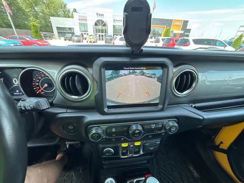 Used 2019 Jeep Wrangler Unlimited Sahara w/ Uconnect 4C Nav & Sound Group AWD/4WD image 23