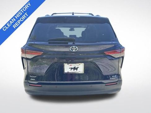 Used 2022 Toyota Sienna XLE w/ XLE Plus Package image 4