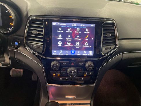 Used 2020 Jeep Grand Cherokee Limited w/ Luxury Group II image 35