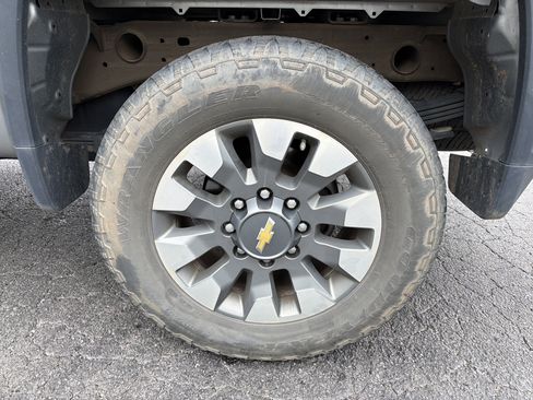 Used 2024 Chevrolet Silverado 2500 Custom w/ Custom Value Package AWD/4WD image 10