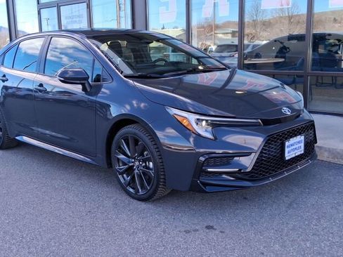 Used 2024 Toyota Corolla SE w/ SE Package image 2