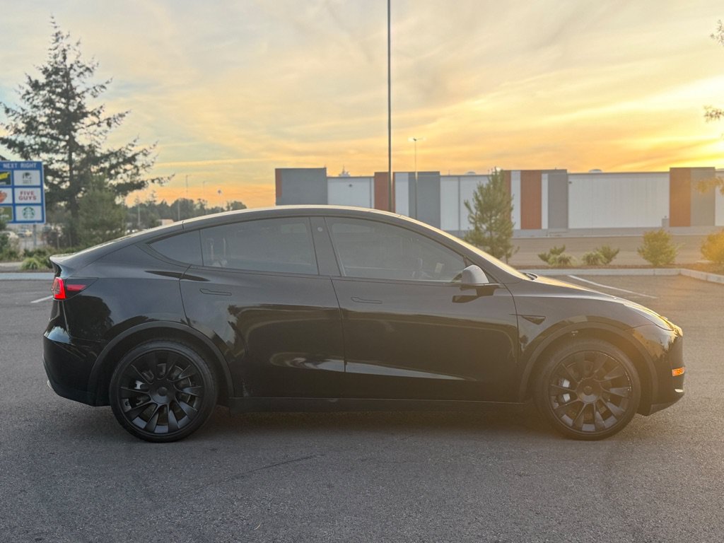 Used 2022 Tesla Model Y Long Range AWD/4WD image 5