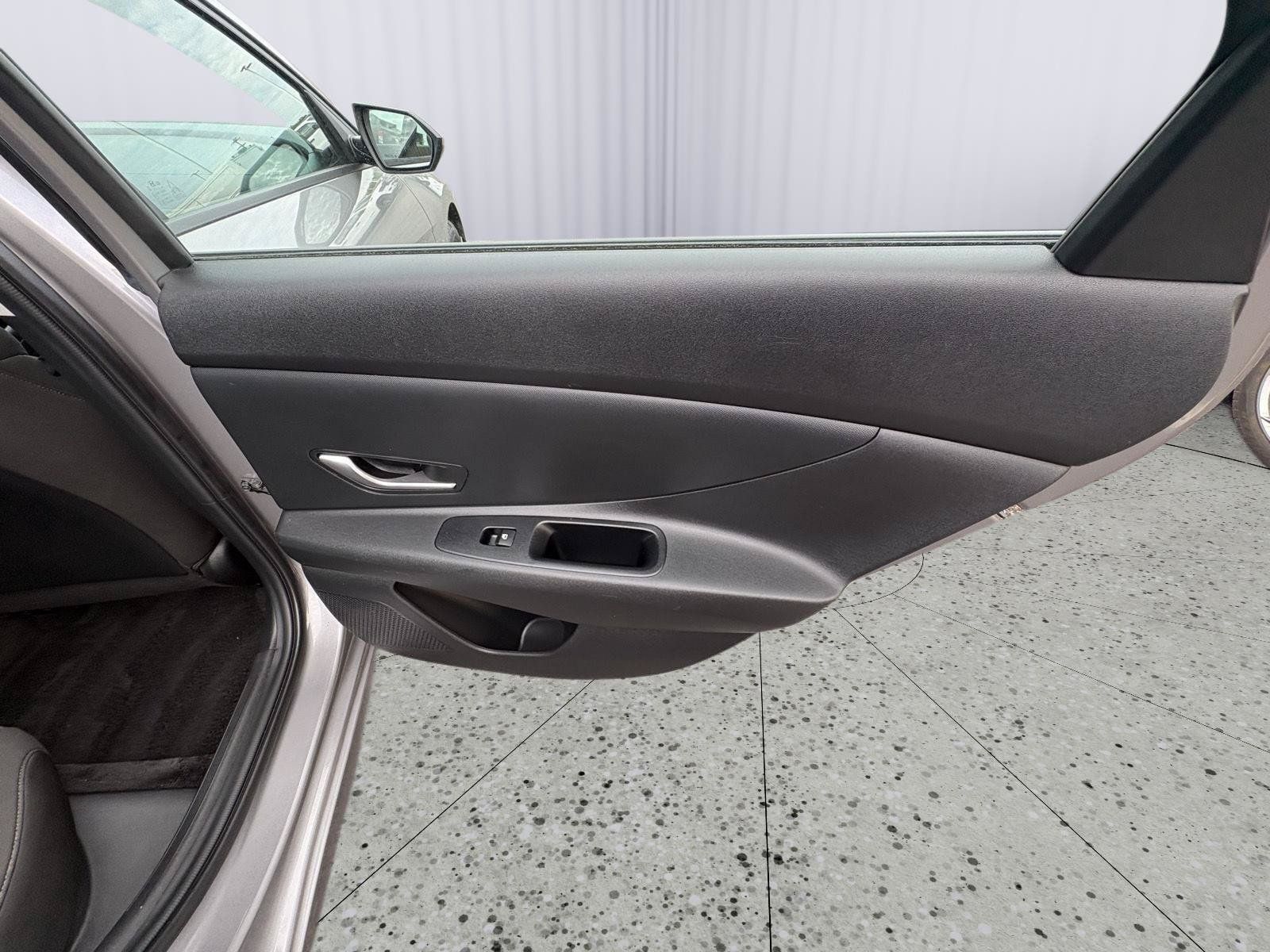 Used 2024 Hyundai Elantra SEL FWD image 15