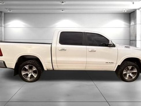 Used 2019 RAM 1500 Laramie AWD/4WD image 9