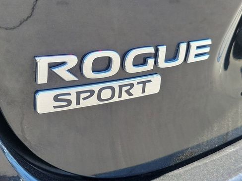 Used 2020 Nissan Rogue Sport S image 7