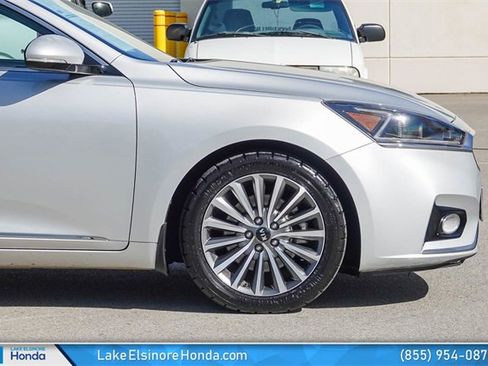 Used 2017 Kia Cadenza Premium w/ Luxury Package image 7