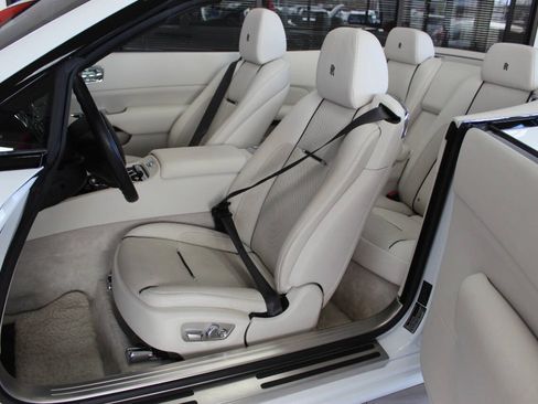Used 2019 Rolls-Royce Dawn RWD image 14