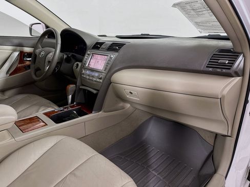 Used 2010 Toyota Camry XLE FWD image 29