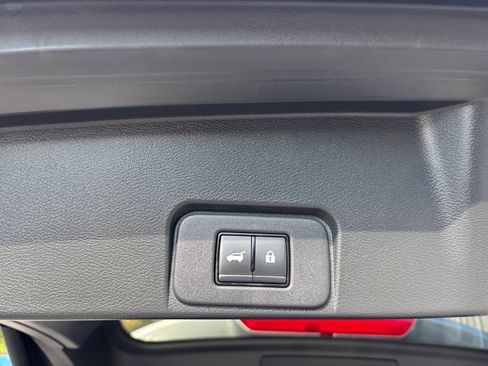 Used 2024 Nissan Rogue SV image 12