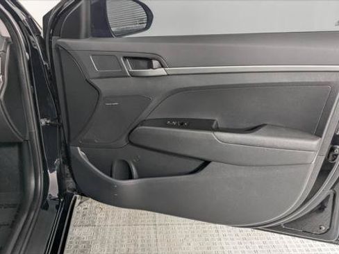 Used 2018 Hyundai Elantra SE FWD image 19