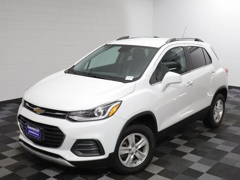 Certified 2020 Chevrolet Trax LT w/ LT Convenience Package image 2