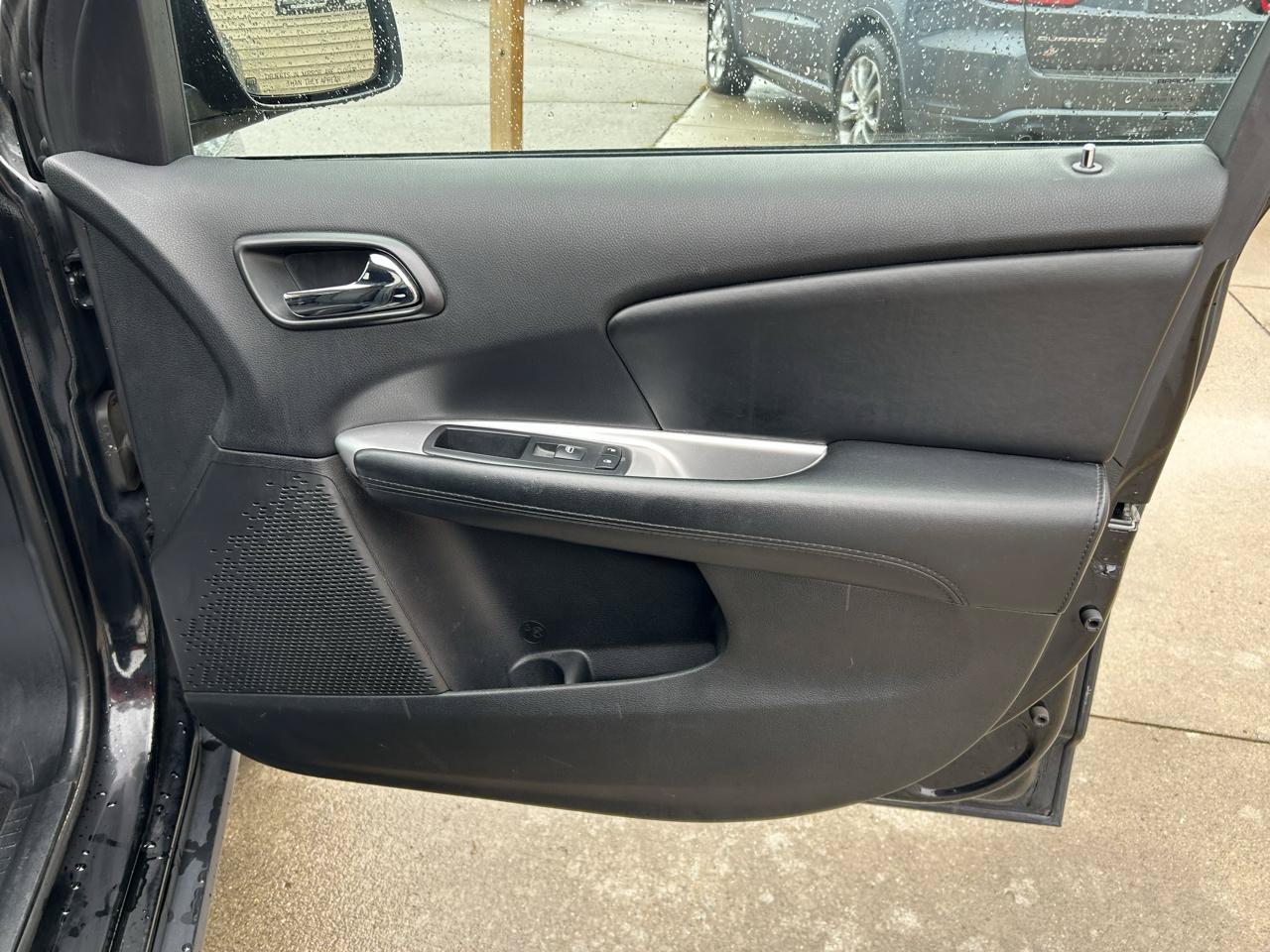 Used 2018 Dodge Journey SE w/ Connectivity Group FWD image 17