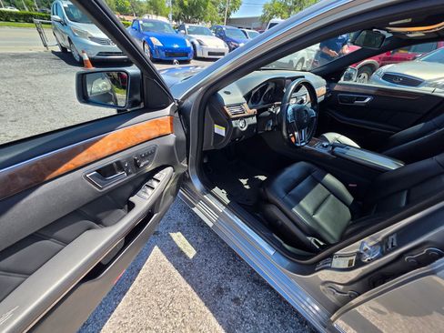 Used 2013 Mercedes-Benz E 350 4MATIC Sedan image 11