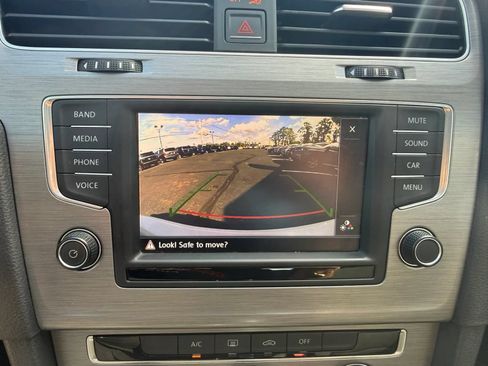 Used 2016 Volkswagen Golf S FWD image 25
