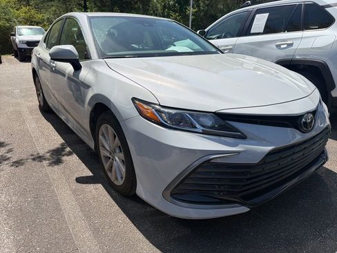 Used 2024 Toyota Camry LE image 4