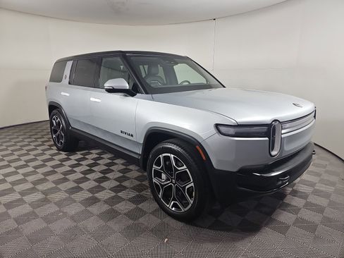Used 2025 Rivian R1S Adventure AWD/4WD image 7