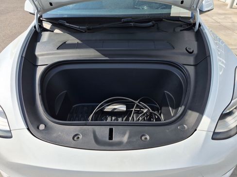 Used 2021 Tesla Model Y Long Range AWD/4WD image 32