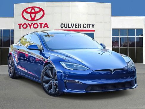 Used 2023 Tesla Model S Standard Range image 1