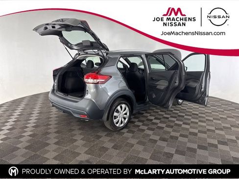 Used 2019 Nissan Kicks S image 14