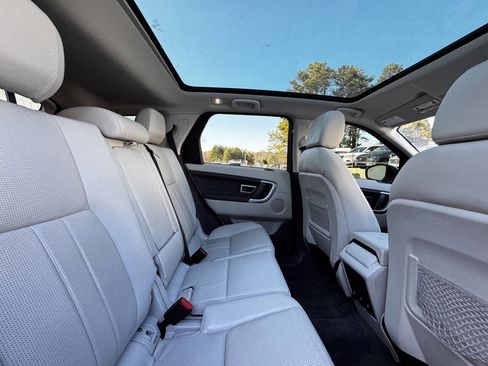 Used 2018 Land Rover Discovery Sport HSE image 16