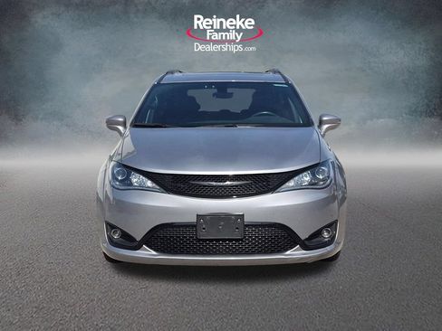 Used 2018 Chrysler Pacifica Limited w/ S Appearance Package FWD image 2
