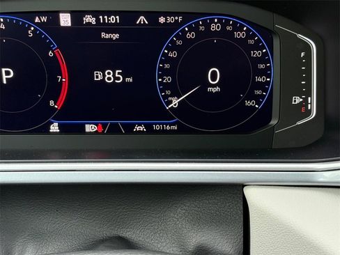 Certified 2025 Volkswagen Taos SEL image 18