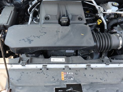 Used 2025 Chevrolet Colorado Z71 w/ Technology Package AWD/4WD image 16