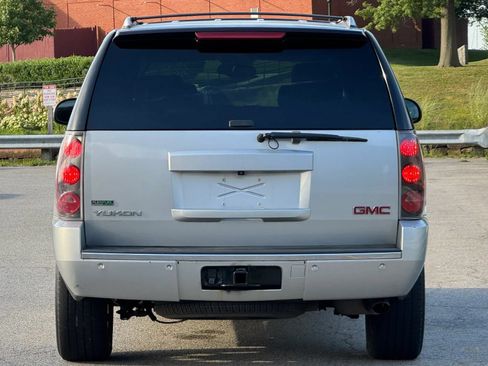 Used 2010 GMC Yukon Denali AWD/4WD image 8